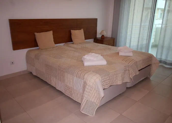 T1 Da Rocha/varandas Do Sol 3 *